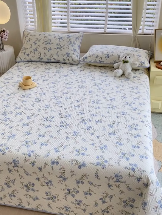 91家纺网 家纺一手货源 找家纺 羽爱家纺 2025新款A类双面全棉印花床盖套件 花叶影