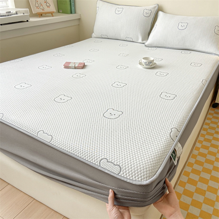 91家纺网 家纺一手货源 找家纺 吉象家纺 2024新款凉豆豆凉感软席凉席 白底小灰熊