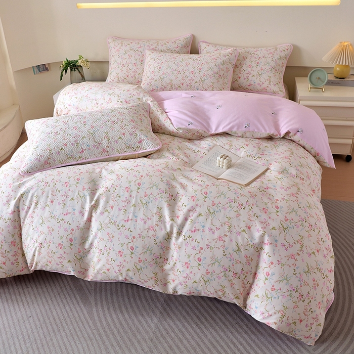 91家纺网 家纺一手货源 找家纺 羽爱家纺 2025新款A类双面全棉印花床盖套件 花蔓梦境