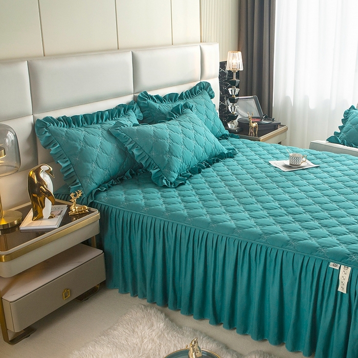 91家纺网 家纺一手货源 找家纺 忘忧草 2024新款亲肤磨毛夹棉床裙 佳人-祖母绿