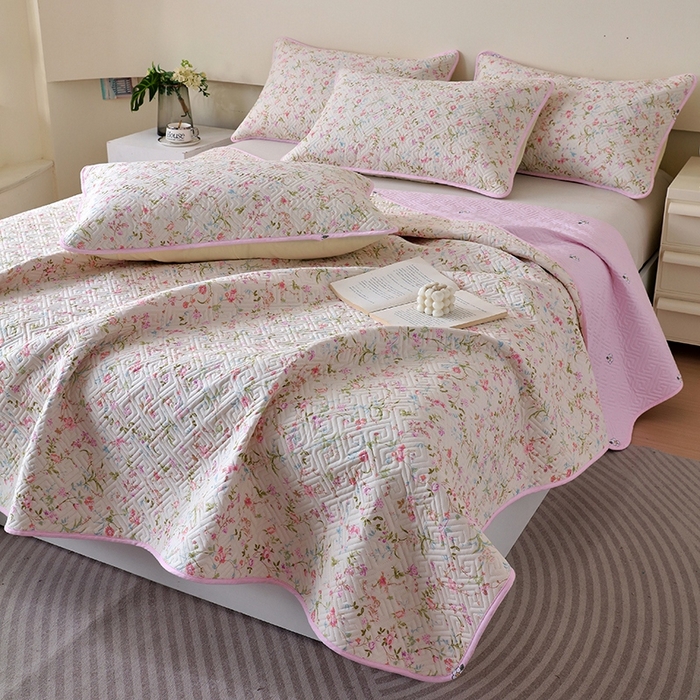 91家纺网 家纺一手货源 找家纺 羽爱家纺 2025新款A类双面全棉印花床盖套件 花蔓梦境