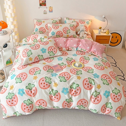 羽爱家纺 2025新款A类双面全棉印花床盖套件 草莓物语