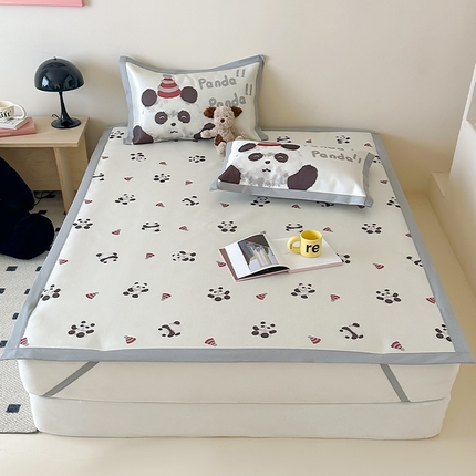 91家纺网 家纺一手货源 找家纺 圆岛 2024新款A类900D萌宠系列冰丝养生席 熊猫崽崽