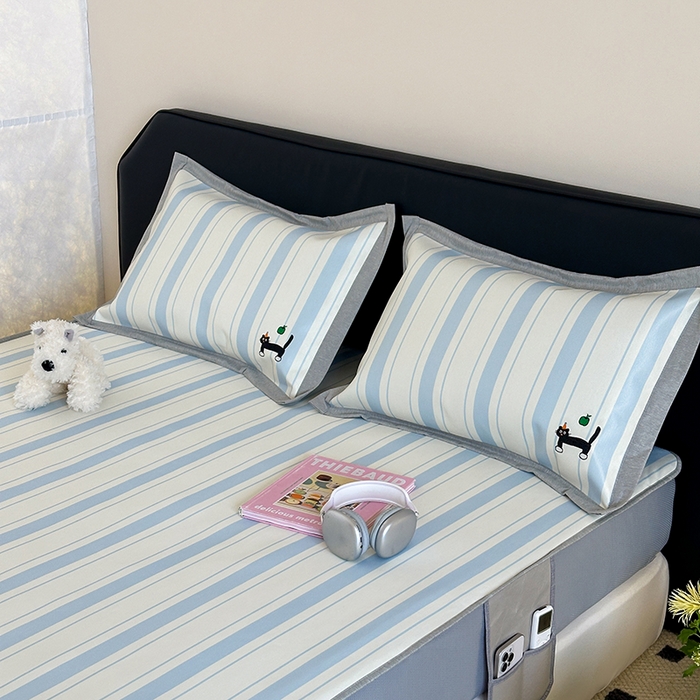 91家纺网 家纺一手货源 找家纺 昔可家纺 2024新款数码印花刺绣床笠款冰丝席 条纹黑猫