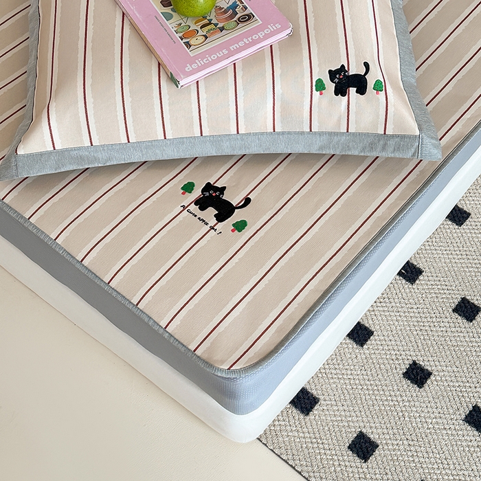 91家纺网 家纺一手货源 找家纺 昔可家纺 2024新款数码印花刺绣床笠款冰丝席 条纹猫咪