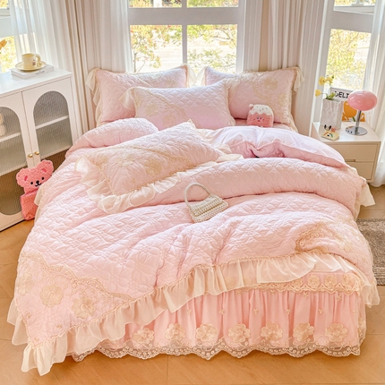 91家纺网 家纺一手货源 找家纺 罗艺轩 2024新款公主风水洗棉夹棉床裙款四件套-浪漫满屋床 浪漫满屋-少女粉