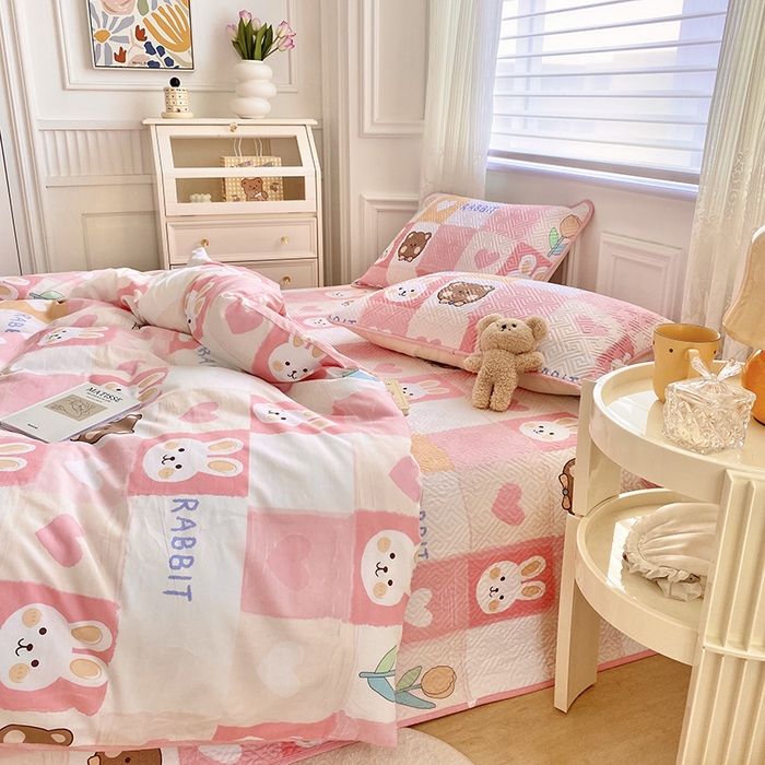 91家纺网 家纺一手货源 找家纺 羽爱家纺 2025新款A类双面全棉印花床盖套件 奶油兔