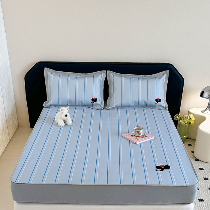 91家纺网 家纺一手货源 找家纺 昔可家纺 2024新款数码印花刺绣床笠款冰丝席 蓝条小象