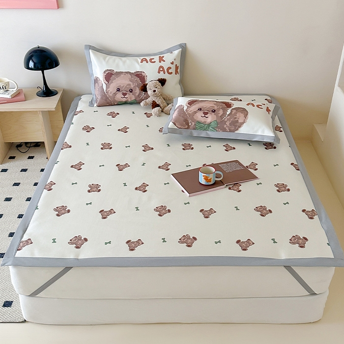 91家纺网 家纺一手货源 找家纺 圆岛 2024新款A类900D萌宠系列冰丝养生席 咖啡小熊