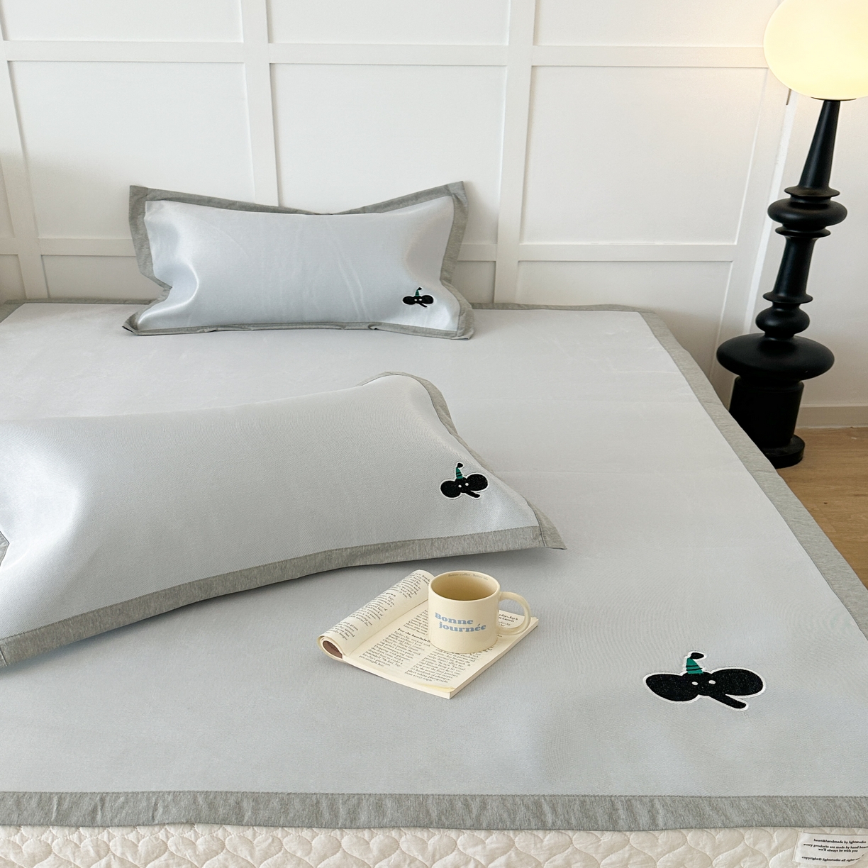 91家纺网 家纺一手货源 找家纺 昔可家纺 2024新款纯色绣花冰丝席平席款 派对小象