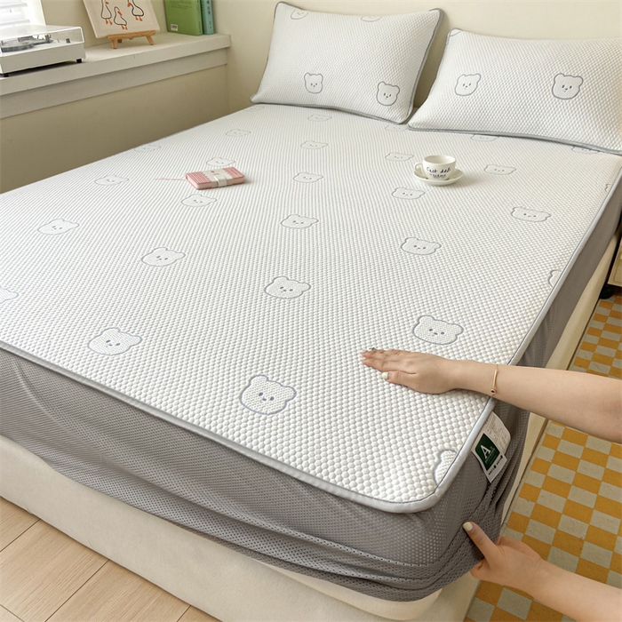 91家纺网 家纺一手货源 找家纺 吉象家纺 2024新款凉豆豆凉感软席凉席 白底小蓝熊