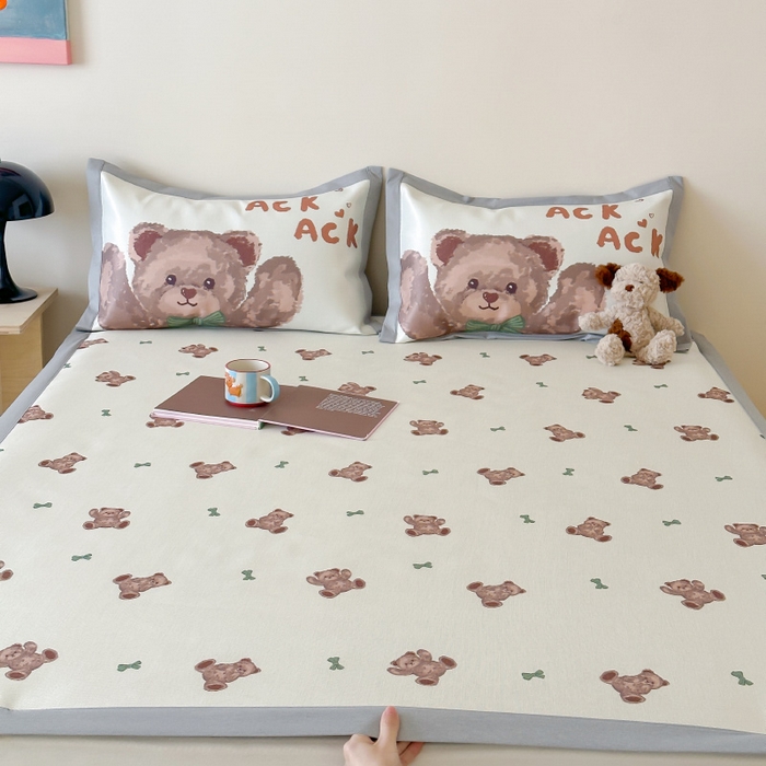 91家纺网 家纺一手货源 找家纺 圆岛 2024新款A类900D萌宠系列冰丝养生席 咖啡小熊