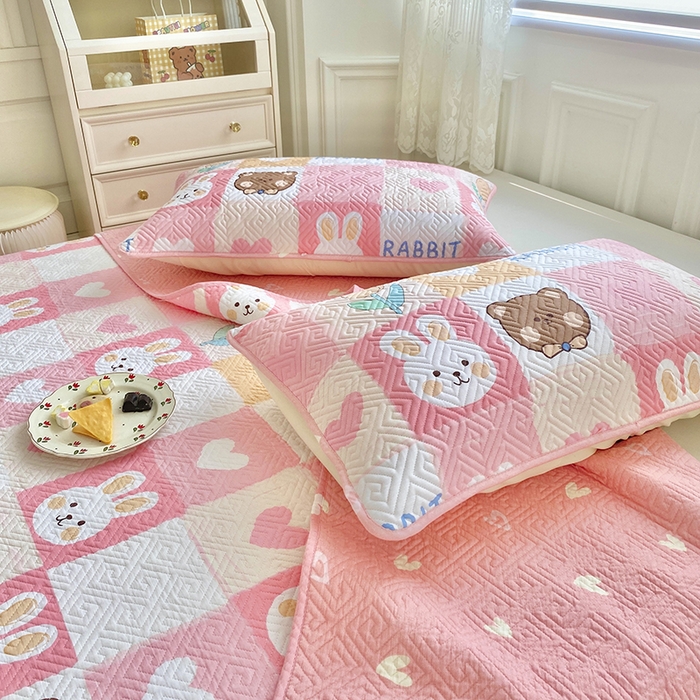 91家纺网 家纺一手货源 找家纺 羽爱家纺 2025新款A类双面全棉印花床盖套件 奶油兔