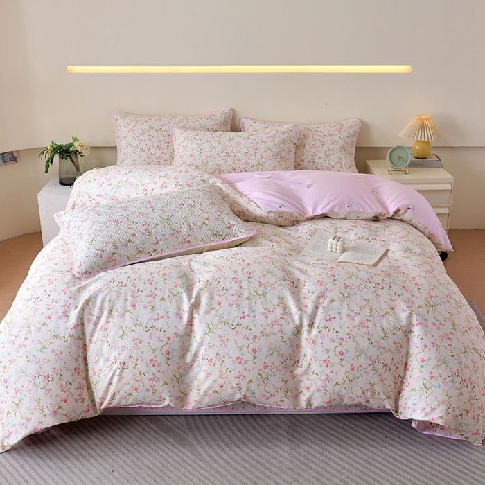 91家纺网 家纺一手货源 找家纺 羽爱家纺 2025新款A类双面全棉印花床盖套件 花蔓梦境