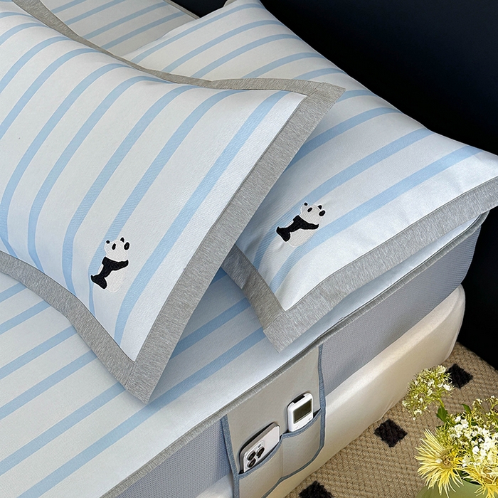 91家纺网 家纺一手货源 找家纺 昔可家纺 2024新款数码印花刺绣床笠款冰丝席 蓝条熊猫