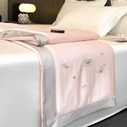 91家纺网 家纺一手货源 找家纺 （总）歌历斯家纺 2024新款亲肤舒适60S天丝简约款夏被 