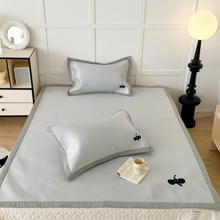 91家纺网 家纺一手货源 找家纺 昔可家纺 2024新款纯色绣花冰丝席平席款 派对小象