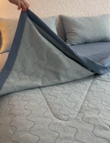 91家纺网 家纺一手货源 找家纺 安莱生活 2024色新款织双层纱提花波浪三系列夏被及夏被四件套--竖纹波浪 竖纹-深蓝