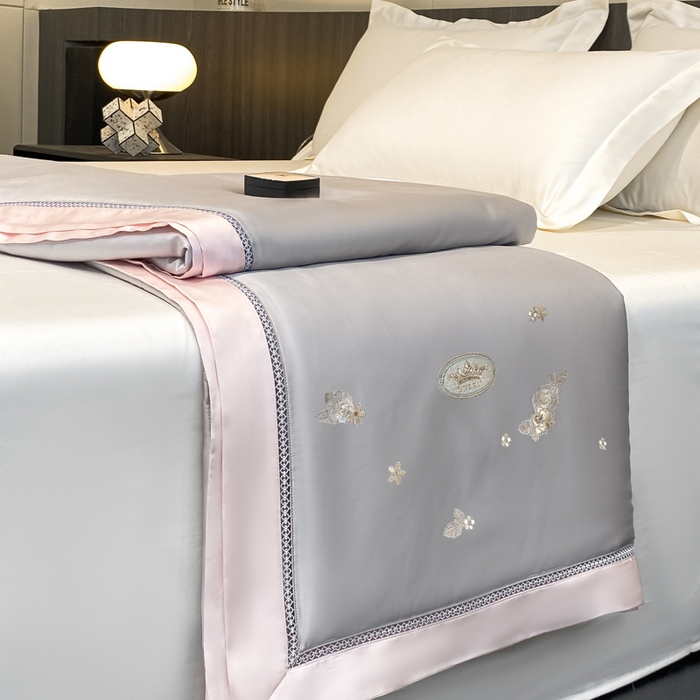 91家纺网 家纺一手货源 找家纺 （总）歌历斯家纺 2024新款亲肤舒适60S天丝简约款夏被 