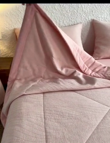 91家纺网 家纺一手货源 找家纺 2024新款色织双层纱提花波浪三系列夏被及夏被四件套--乱纹波浪 乱纹-嫩粉