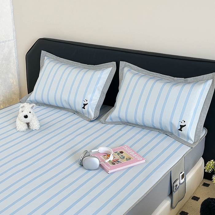 91家纺网 家纺一手货源 找家纺 昔可家纺 2024新款数码印花刺绣床笠款冰丝席 蓝条熊猫