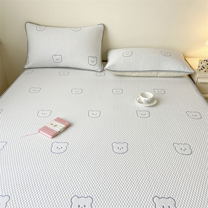 91家纺网 家纺一手货源 找家纺 吉象家纺 2024新款凉豆豆凉感软席凉席 白底小蓝熊