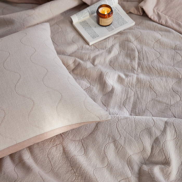 91家纺网 家纺一手货源 找家纺 安莱生活 2024色新款织双层纱提花波浪三系列夏被及夏被四件套--竖纹波浪 竖纹-卡其