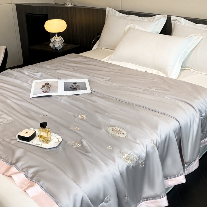 91家纺网 家纺一手货源 找家纺 （总）歌历斯家纺 2024新款亲肤舒适60S天丝简约款夏被 