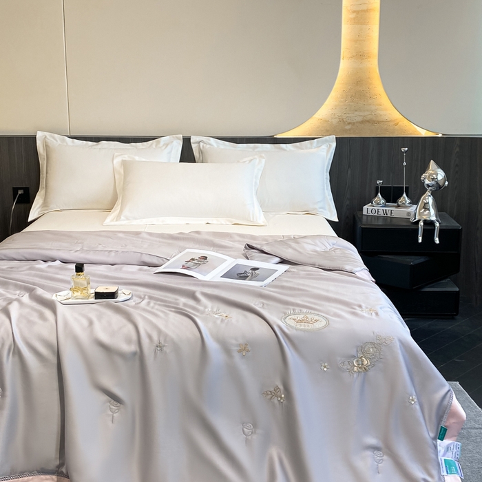 91家纺网 家纺一手货源 找家纺 （总）歌历斯家纺 2024新款亲肤舒适60S天丝简约款夏被 