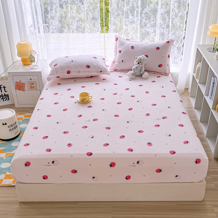 91家纺网 家纺一手货源 找家纺 默忆 2025新款泡泡棉糯小棉床笠床罩防尘防滑床垫保护套 甜蜜草莓