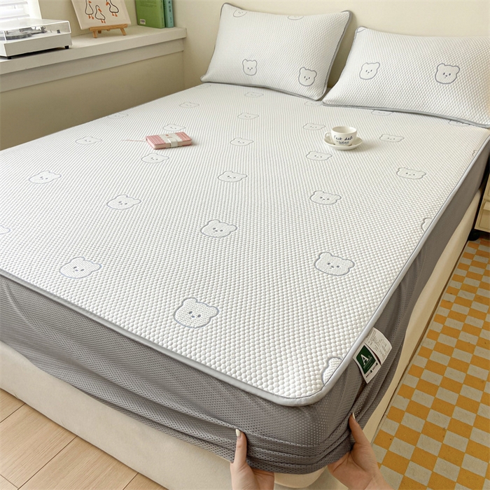 91家纺网 家纺一手货源 找家纺 吉象家纺 2024新款凉豆豆凉感软席凉席 白底小蓝熊