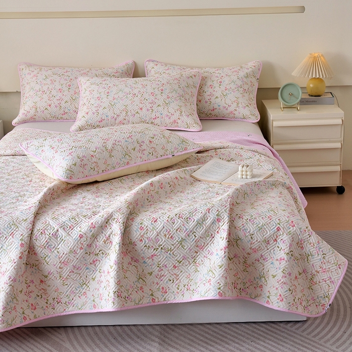 91家纺网 家纺一手货源 找家纺 羽爱家纺 2025新款A类双面全棉印花床盖套件 花蔓梦境