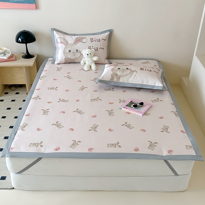 91家纺网 家纺一手货源 找家纺 圆岛 2024新款A类900D萌宠系列冰丝养生席 邦尼兔兔