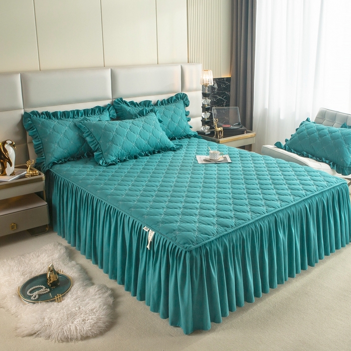 91家纺网 家纺一手货源 找家纺 忘忧草 2024新款亲肤磨毛夹棉床裙 佳人-祖母绿