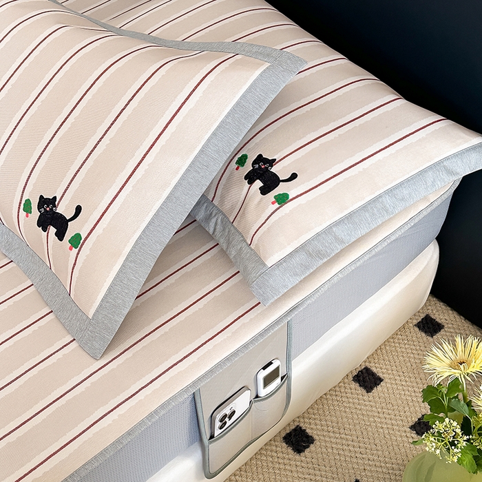 91家纺网 家纺一手货源 找家纺 昔可家纺 2024新款数码印花刺绣床笠款冰丝席 条纹猫咪