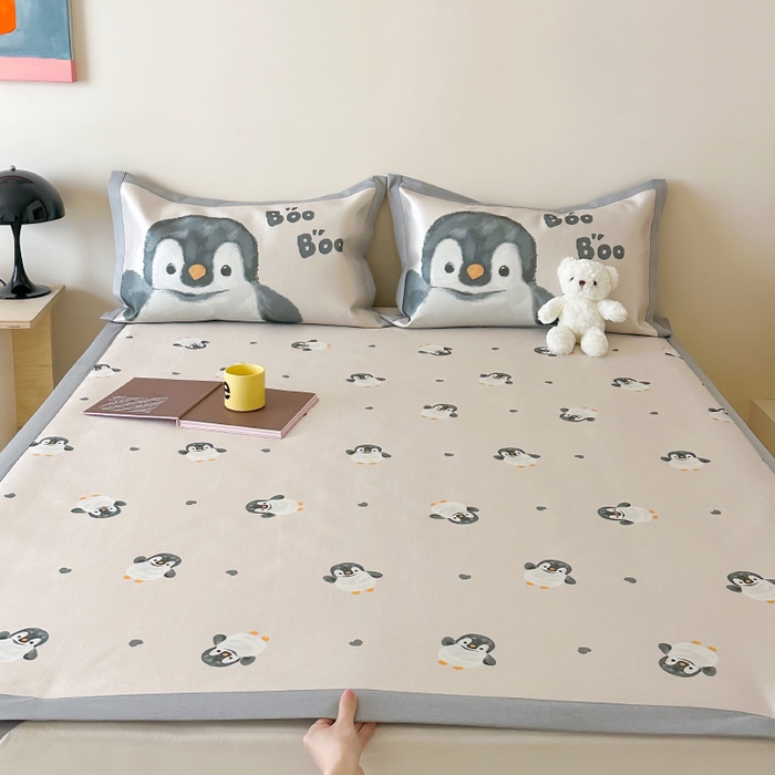 91家纺网 家纺一手货源 找家纺 圆岛 2024新款A类900D萌宠系列冰丝养生席 企鹅咕咕