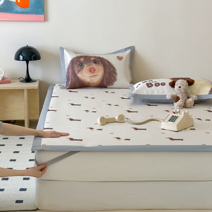 91家纺网 家纺一手货源 找家纺 圆岛 2024新款A类900D萌宠系列冰丝养生席 腊肠小狗