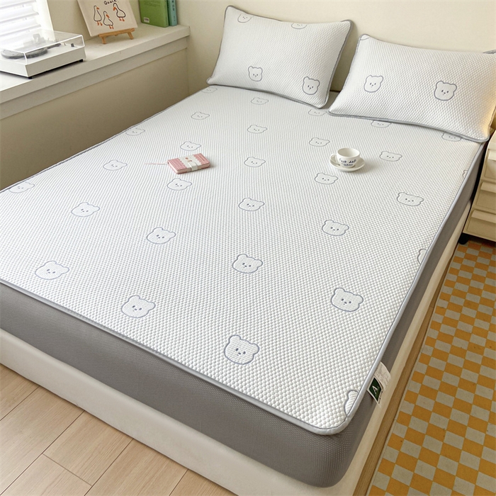 91家纺网 家纺一手货源 找家纺 吉象家纺 2024新款凉豆豆凉感软席凉席 白底小蓝熊