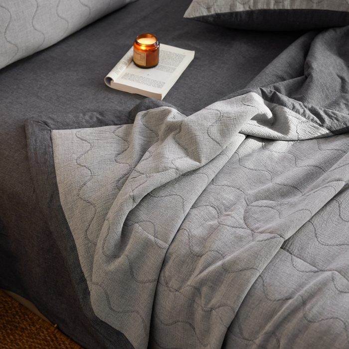 91家纺网 家纺一手货源 找家纺 安莱生活 2024色新款织双层纱提花波浪三系列夏被及夏被四件套--竖纹波浪 竖纹-深灰