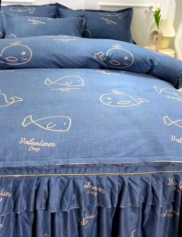 91家纺网 家纺一手货源 找家纺 小雨家纺 2026新款芦荟棉床裙四件套 小鲸鱼