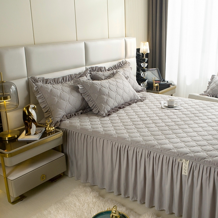 91家纺网 家纺一手货源 找家纺 忘忧草 2024新款亲肤磨毛夹棉床裙 佳人-绅士灰