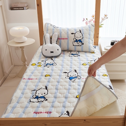 91家纺网 家纺一手货源 找家纺 舒居家纺 2024新款三丽鸥A类母婴级全棉软床垫夹棉床盖 快乐帕恰