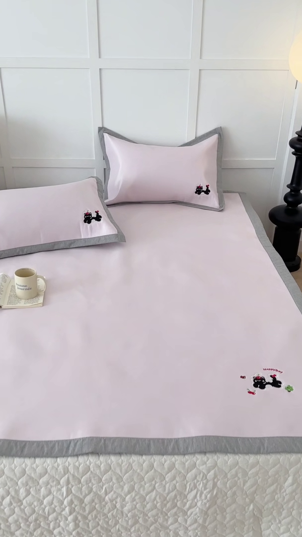 91家纺网 家纺一手货源 找家纺 昔可家纺 2024新款纯色绣花冰丝席平席款 樱桃黑猫