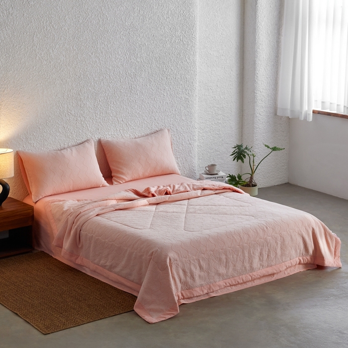 91家纺网 家纺一手货源 找家纺 安莱生活 2024色新款织双层纱提花波浪三系列夏被及夏被四件套--竖纹波浪 竖纹-嫩粉