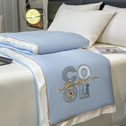 91家纺网 家纺一手货源 找家纺 （总）歌历斯家纺 2024新款亲肤60S天丝简约款夏被