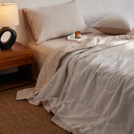 91家纺网 家纺一手货源 找家纺 （总）安莱生活 2024色织双层纱提花波浪三系列夏被及夏被四件套--斜纹波兰