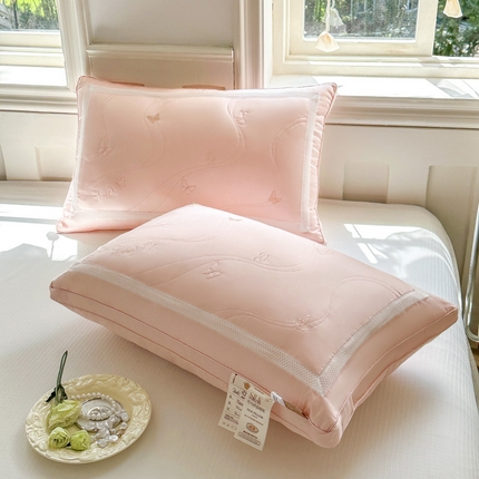 91家纺网 家纺一手货源 找家纺 （总）歌历斯家纺 2024新款轻奢美肌蚕丝枕枕头枕芯