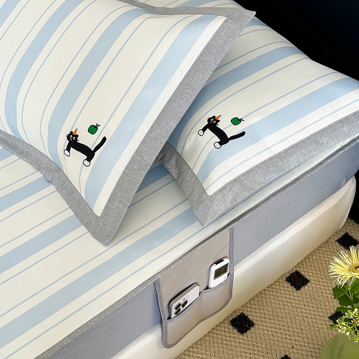 91家纺网 家纺一手货源 找家纺 昔可家纺 2024新款数码印花刺绣床笠款冰丝席 条纹黑猫