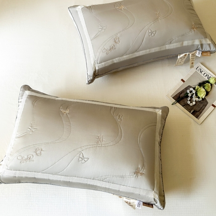 91家纺网 家纺一手货源 找家纺 （总）歌历斯家纺 2024新款轻奢美肌蚕丝枕枕头枕芯