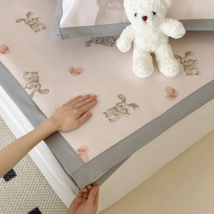 91家纺网 家纺一手货源 找家纺 圆岛 2024新款A类900D萌宠系列冰丝养生席 邦尼兔兔